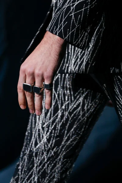 Look 76